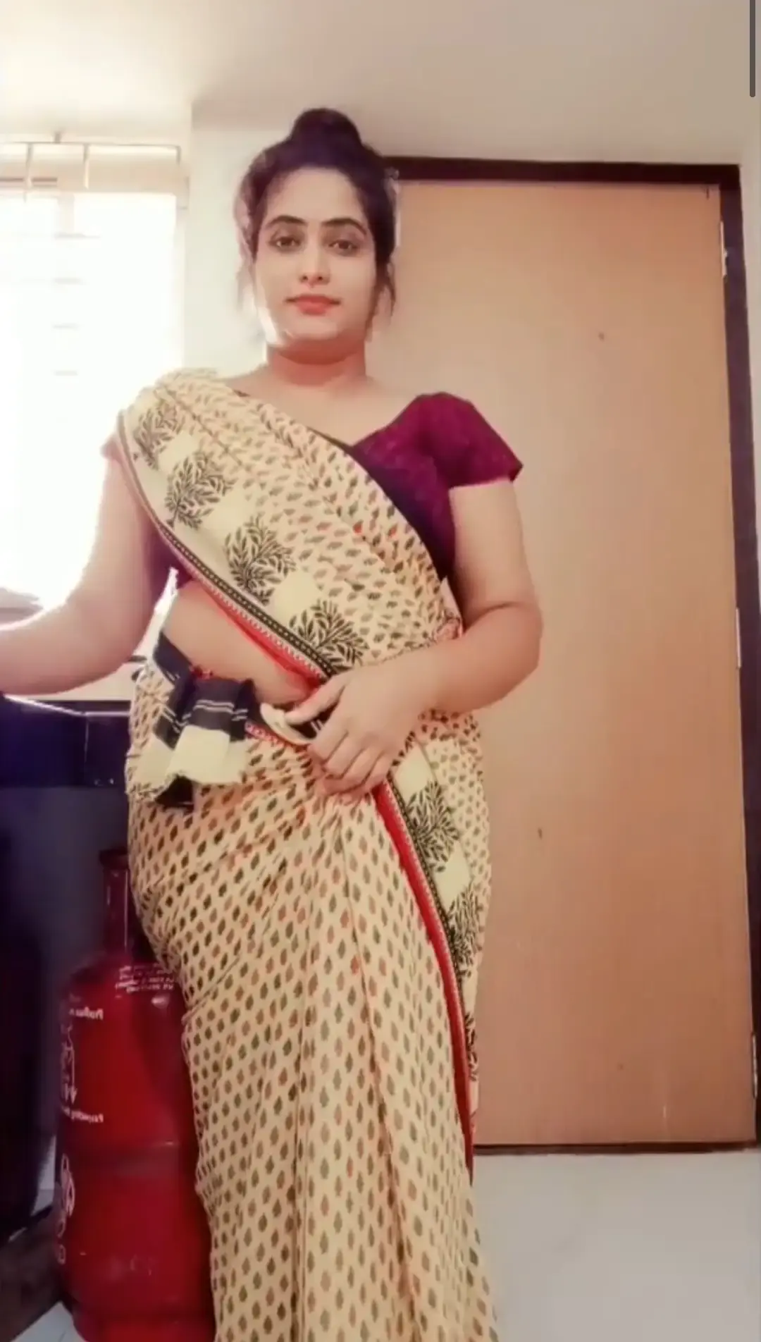 Featured image for Desi Housewife Strips Naked And Rubs Her Wet Pussy In The Kitchen