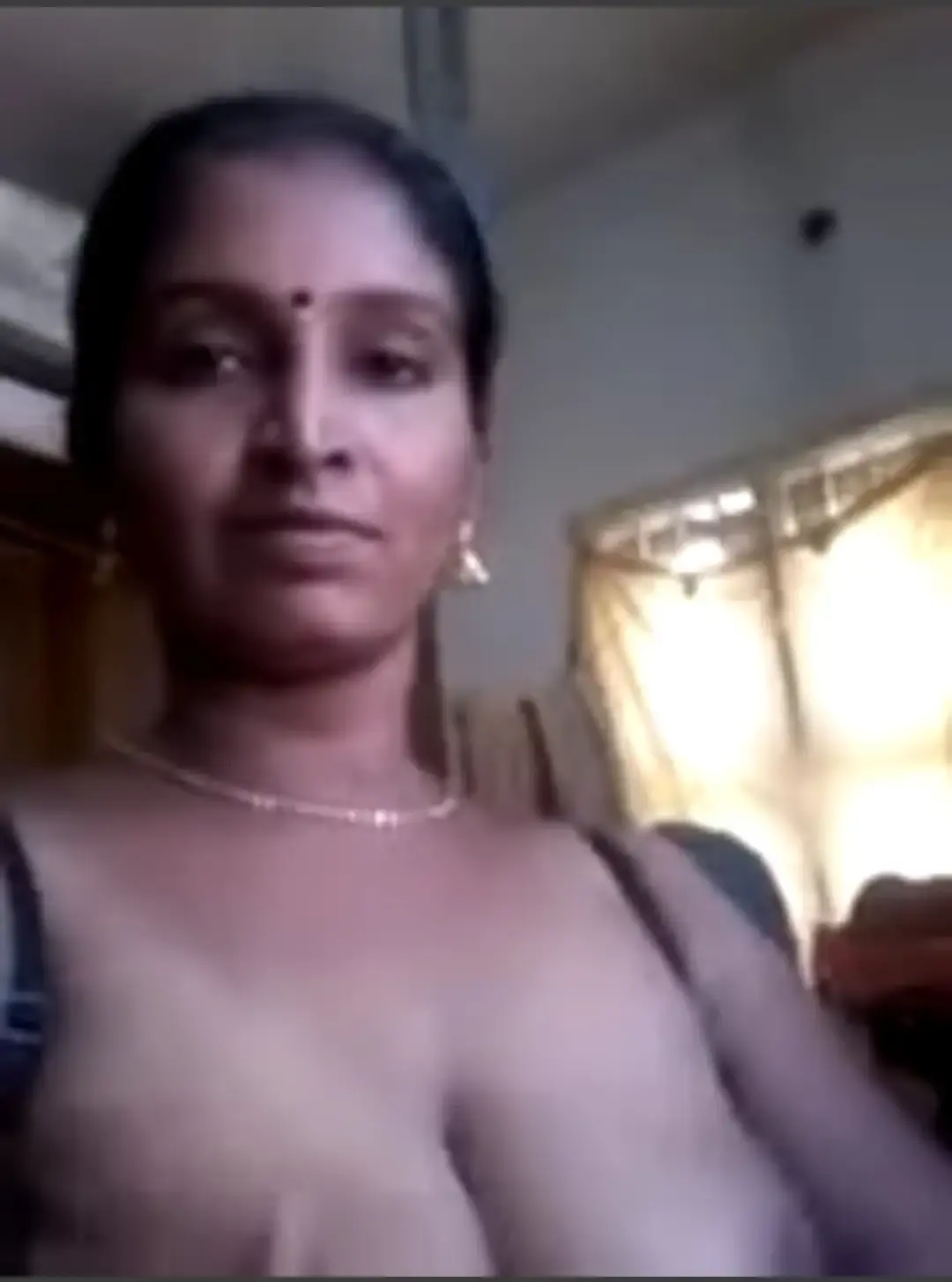 Featured image for UP Bhabhi Shows Her Tight Pussy Before Fucking a Carrot