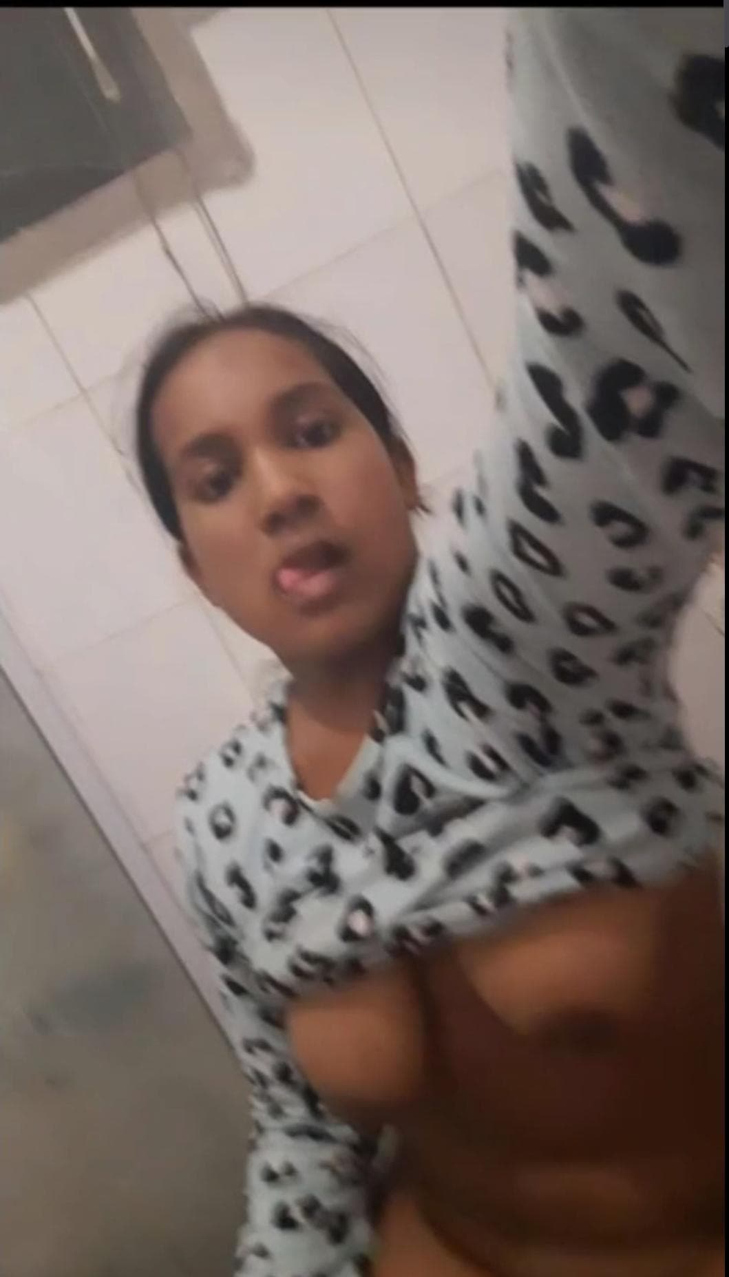 Featured image for Horny Desi Girlfriend Fingering Her Wet Pussy In Viral Video