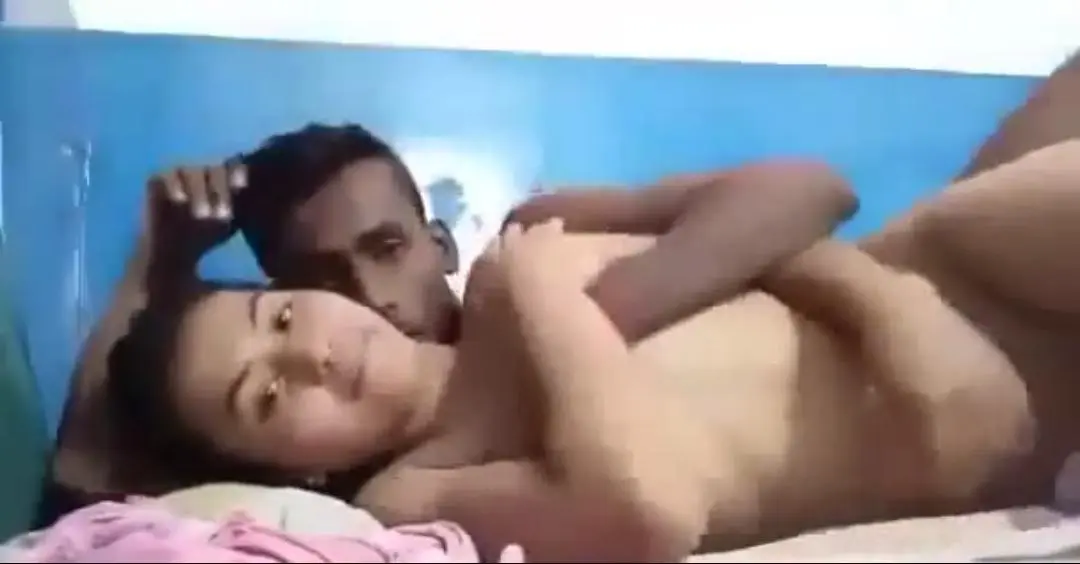 Featured image for Big cousin drills her wet pussy in a hardcore sex video