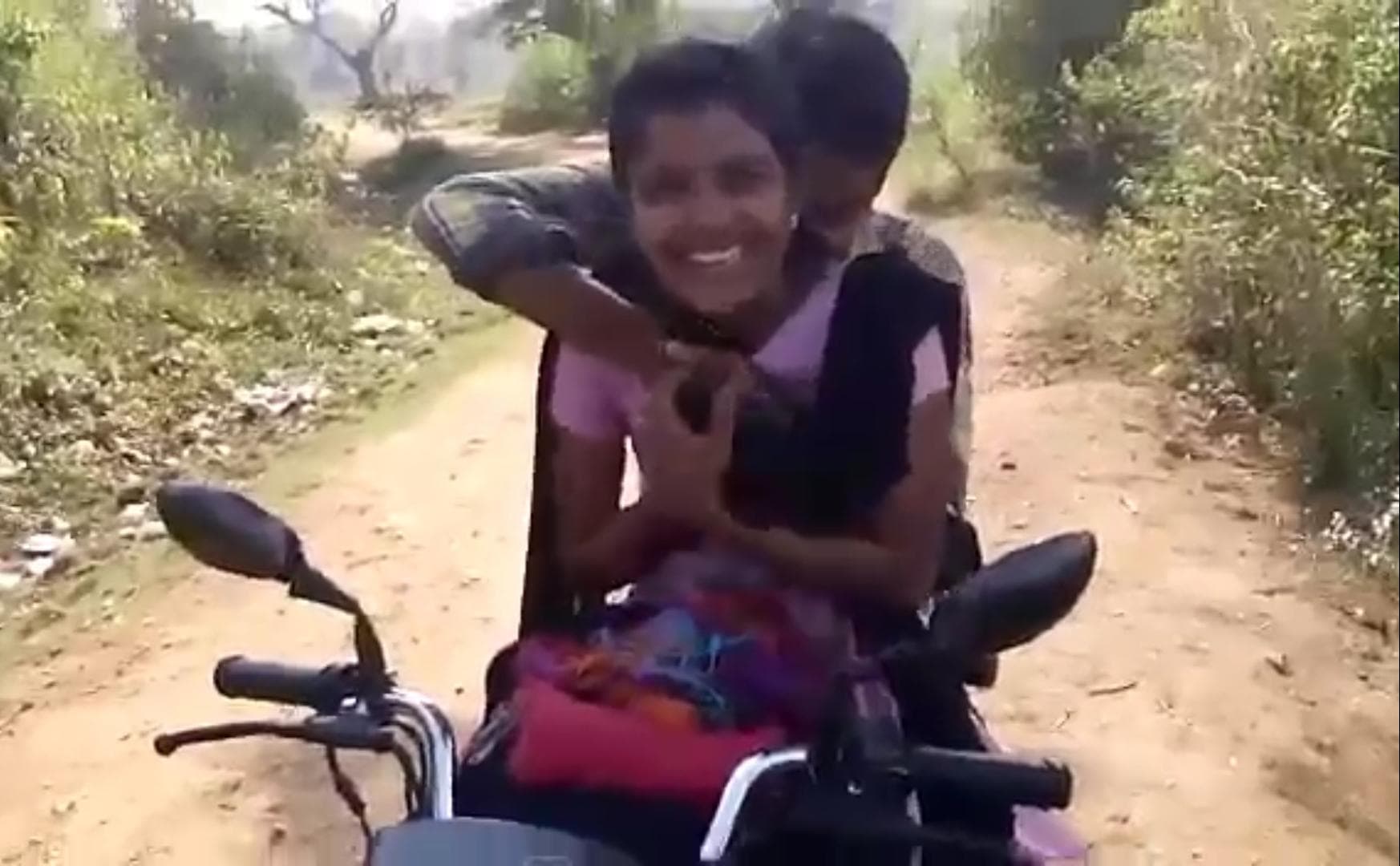 Featured image for Desi Village Girlfriend Boobs Pressed Hard On Bike Outside