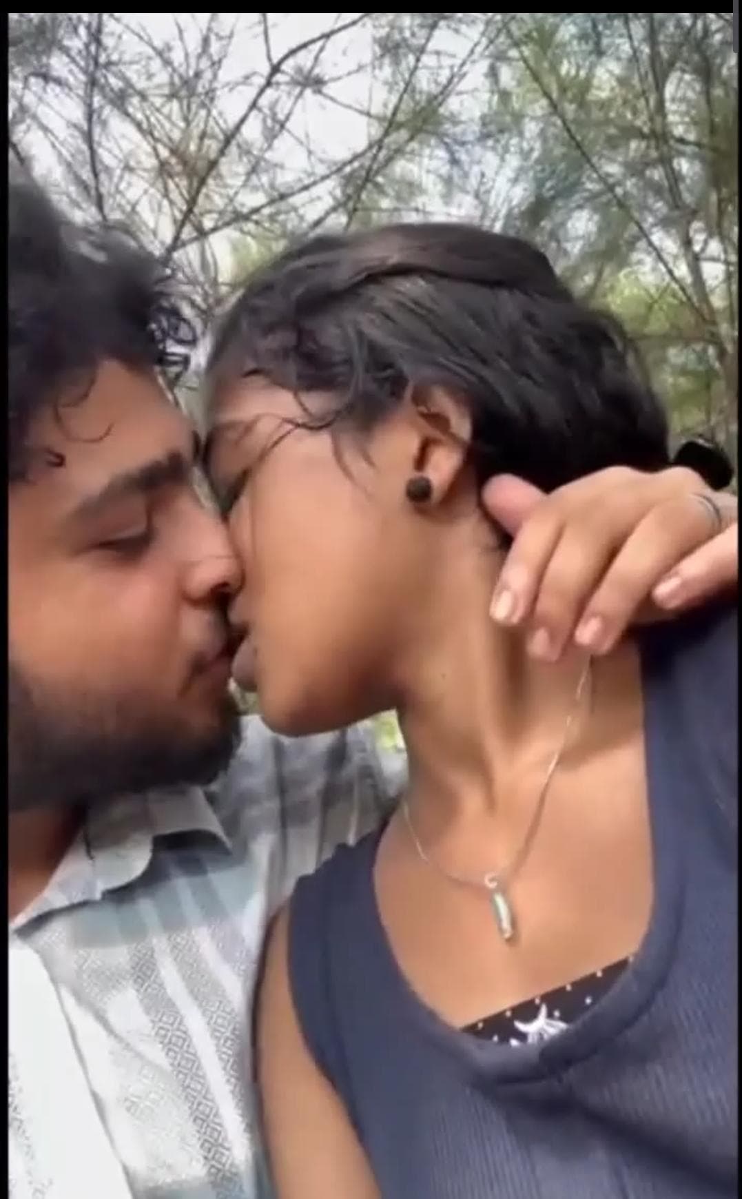 Featured image for Beautiful Tamil Girl Kissing Boyfriend Before Getting Her Tight Pussy Fucked