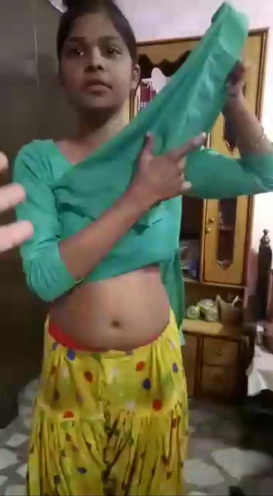 Featured image for Desi Girlfriend Posing Nude For Boyfriend With Hindi Dirty Talk