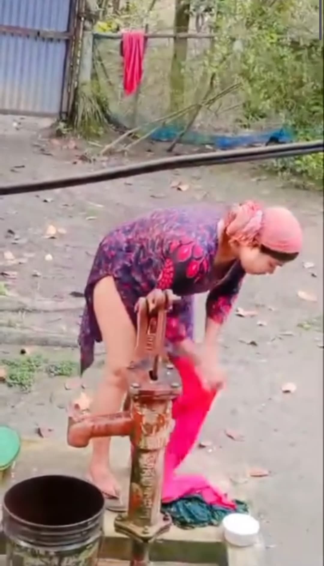 Featured image for Pendu desi Bhabhi's wet nude body after bathing viral video