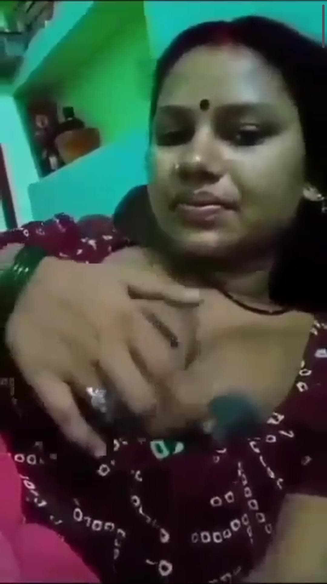 Featured image for Mallu Desi Aunty Shows Big Boobs And Presses Them Hard For You