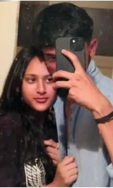 Featured image for Cute Desi GF Kissing and Smooching Her Boyfriend Like Crazy