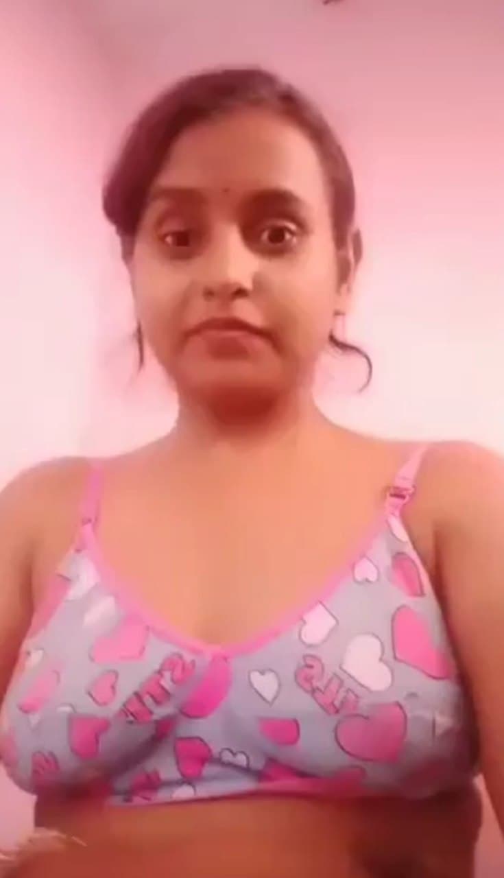 Featured image for Desi Bhabhi Boobs Show and Viral Boobs Sucking Video