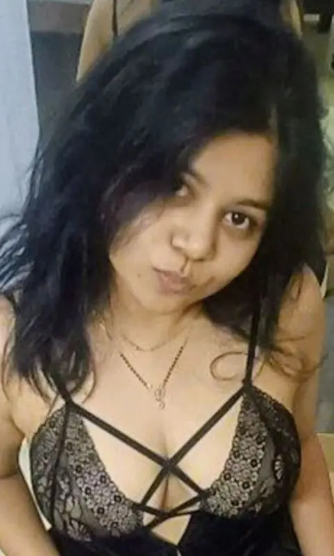 Featured image for Sexy Wife Gives Blowjob and Takes a Huge Cumshot on Face