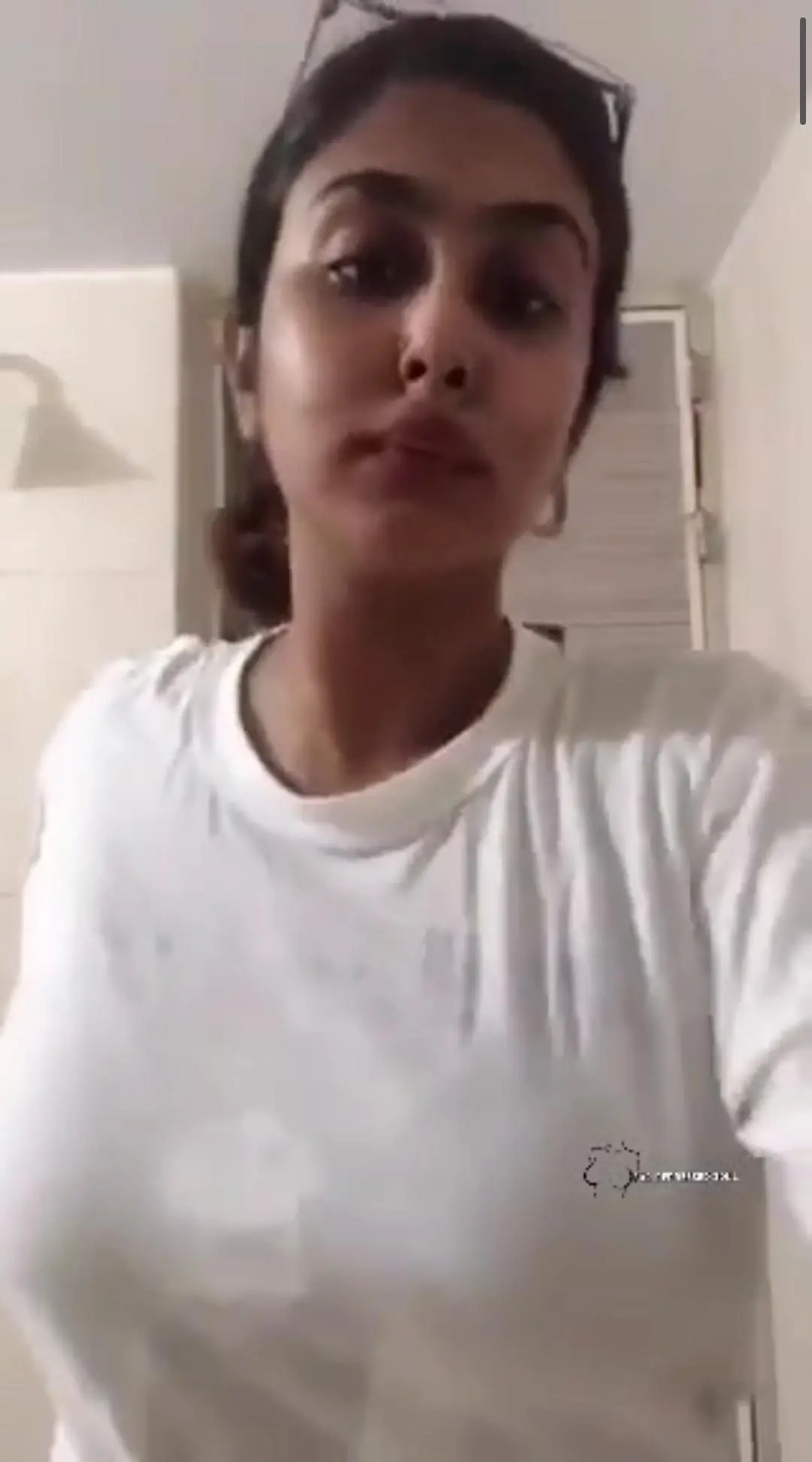 Featured image for Beautiful Bhabhi Slowly Removes Clothes For The Camera