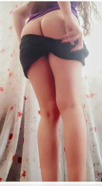 Featured image for Curvy Desi Girl Spreads Her Wet Pussy and Shows Off Her Ass