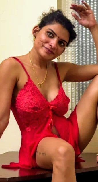 Featured image for Hot Kerala Model Reshmi Nair Kissing and Showing Big Boobs