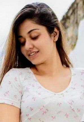 Featured image for Desi Girlfriend Kissing Boyfriend And Getting Her Boobs Licked Hard