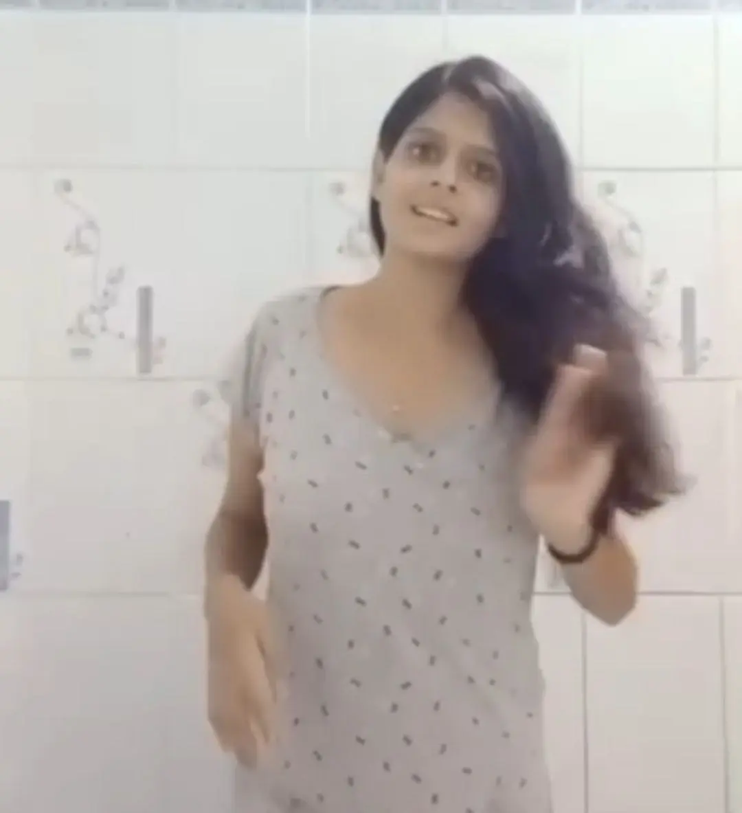 Featured image for Slim Bhabhi Gets Her Wet Pussy Fucked Hard By Old College Friend