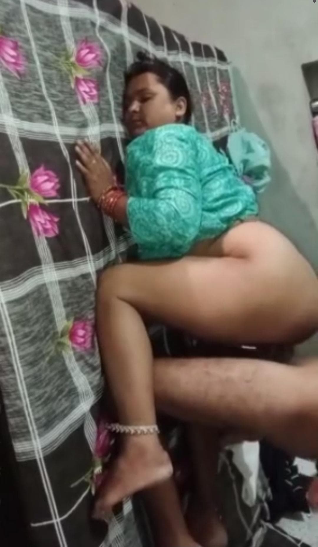 Featured image for Viral Desi Aunty Fucked Hard in Doggy Style Moaning Sex Video