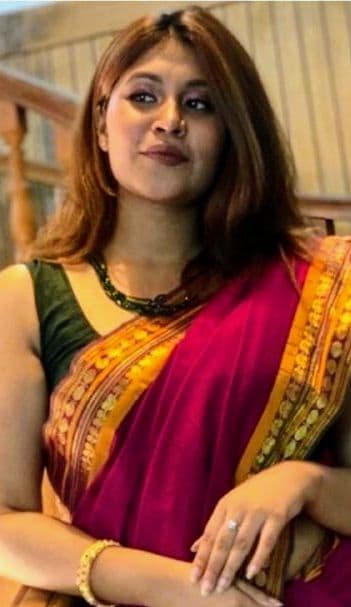 Featured image for Desi Bhabhi Shows Off Hairy Armpits And Rubs Her Big Boobs