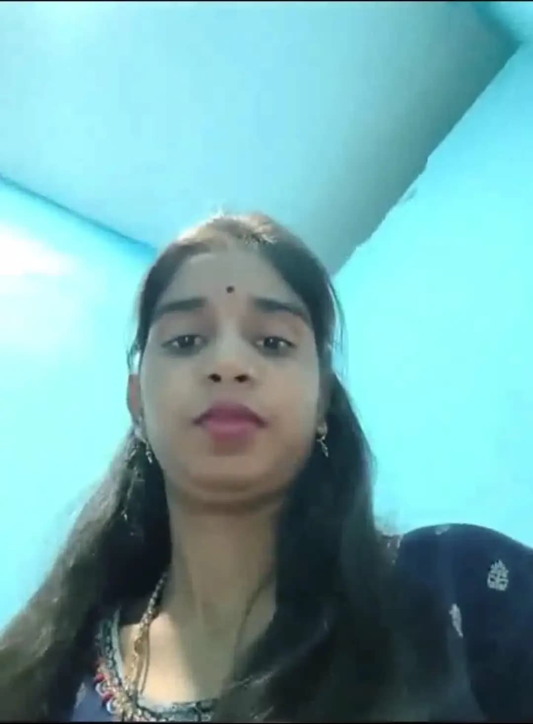 Featured image for Hot Gujarati Girl Spreads Tight Pussy Lips For Boyfriend On Video Call