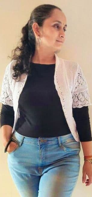 Featured image for Horny Gujju Mom Gets Fully Nude And Plays With Her Wet Pussy On Cam