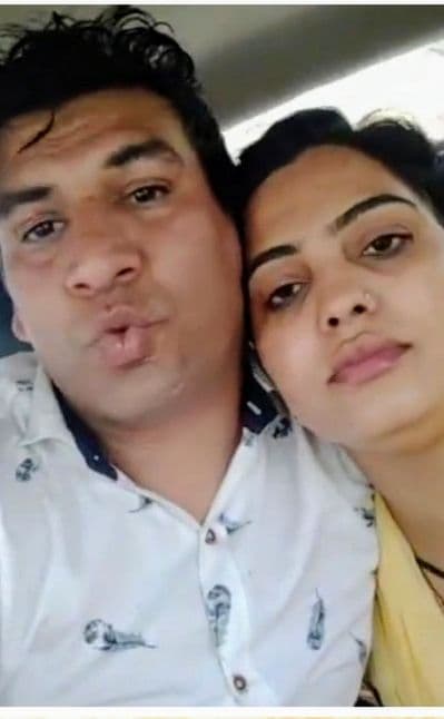 Featured image for Desi Aunty's Car Romance Flashing Her Big Boobs In Public