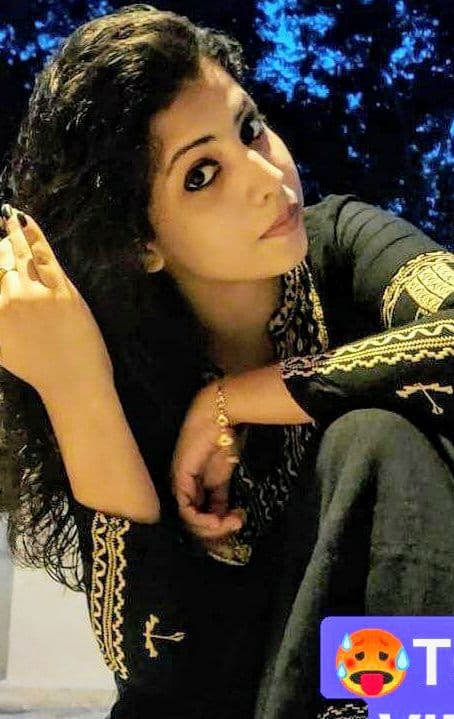 Featured image for Desi Girlfriend Shows Her Boobs and Gets Nude on a Wild Video Call