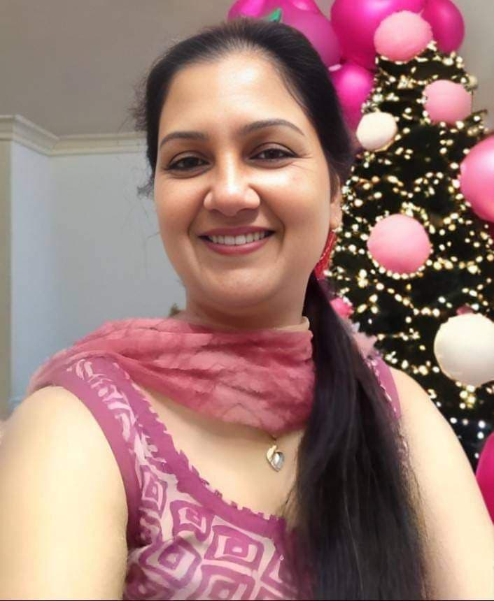 Featured image for Desi Aunty Strips Naked For A Close Up View Of Her Pussy