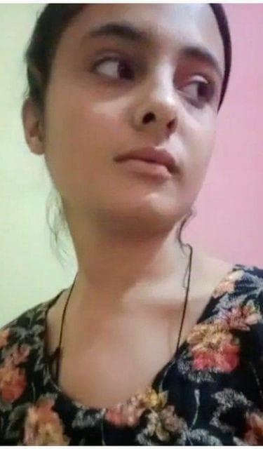 Featured image for Cute Indore Girl Flashes Perky Boobs and Squeezes Her Nipples Hard