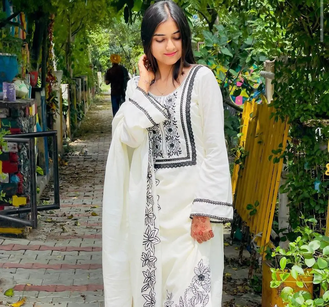 Featured image for Viral Pakistani Home Romance Video with Cute Girlfriend Getting Fucked