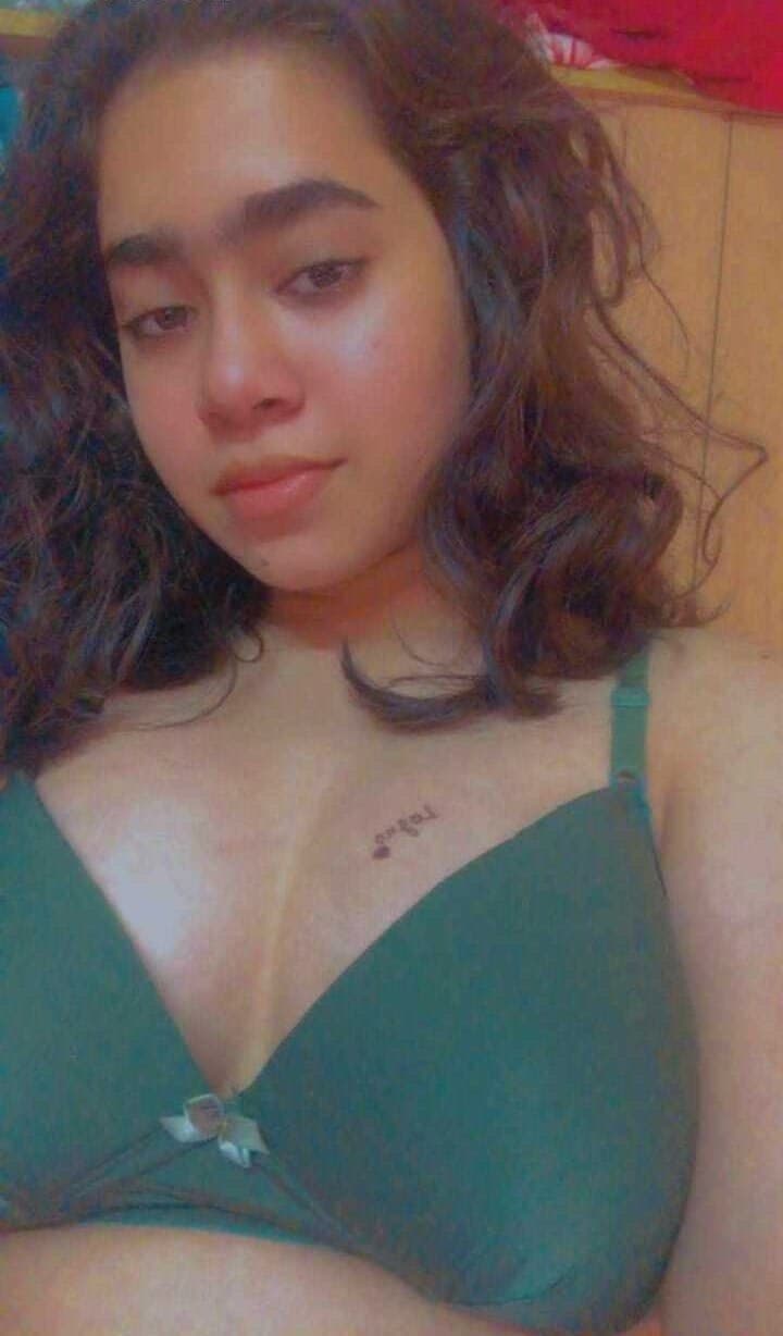 Featured image for Big Boob Mallu Girl Rubbing Her Nipples In A Nude Closeup Video