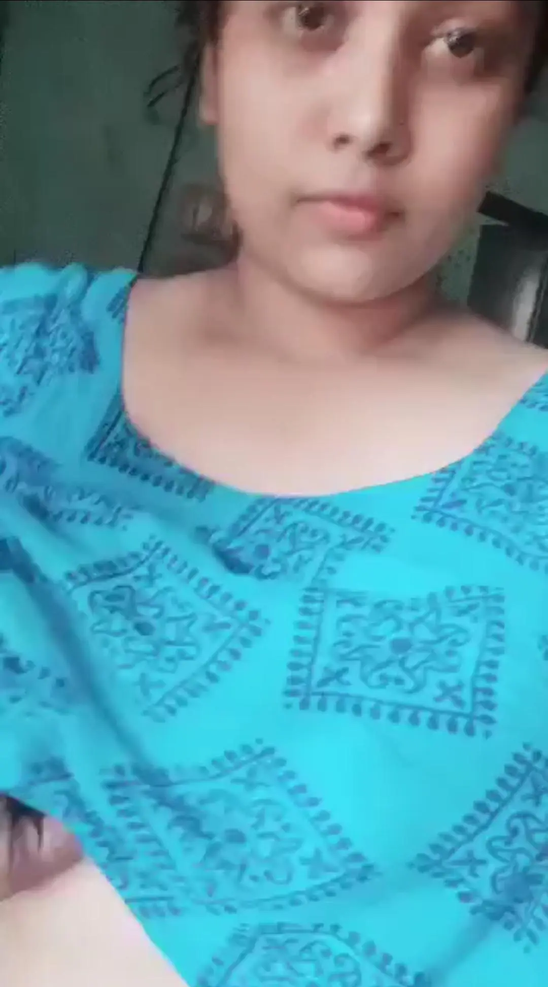 Featured image for Desi Girlfriend Shows Her Big Boobs To Boyfriend On Viral Video Call